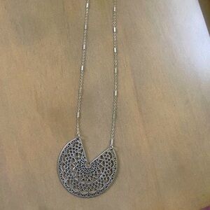 Adjustable necklace.